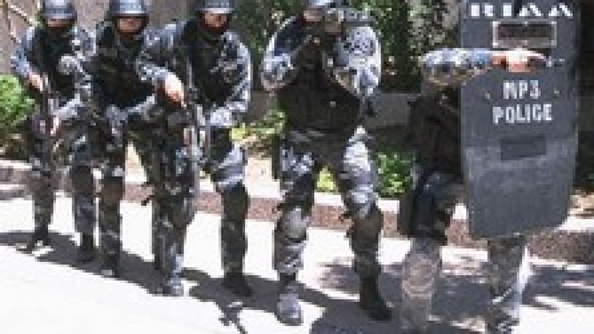 p2pcops.jpg p2pcops.jpg