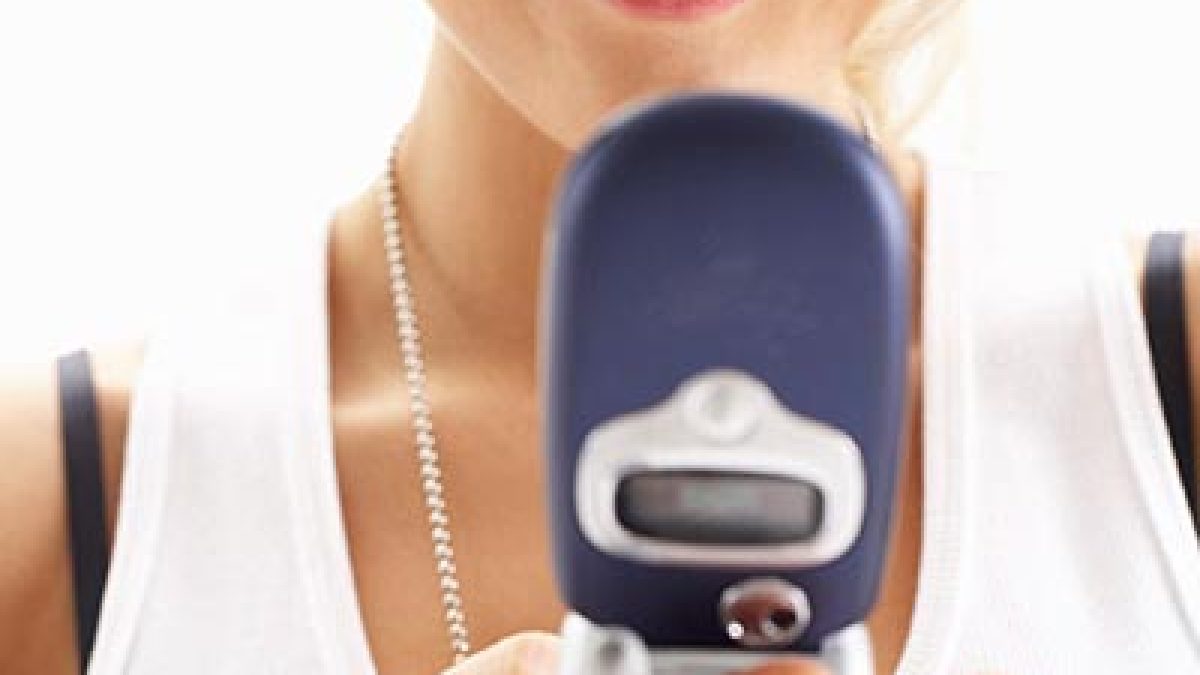 habits-female-texting-400a062507.jpg habits-female-texting-400a062507.jpg
