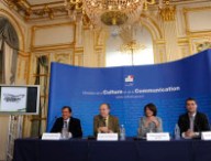 Frederic-Mitterrand-a-presente-l-Offre-d-abonnement-gracieux-a-la-presse-quotidienne-destinee-aux-jeunes-de-18-24-ans_galerie_image_full.jpg