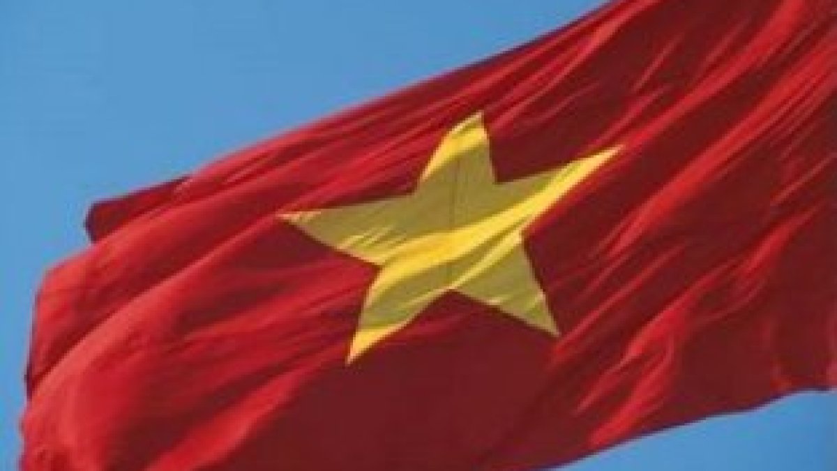 vietnam_flag_flowing.jpg vietnam_flag_flowing.jpg