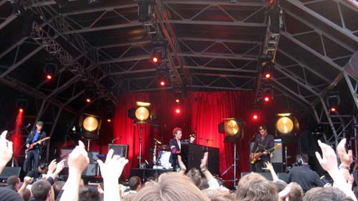 live-performance.jpg live-performance.jpg
