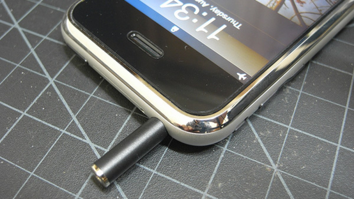 iphoneantenna.jpg iphoneantenna.jpg