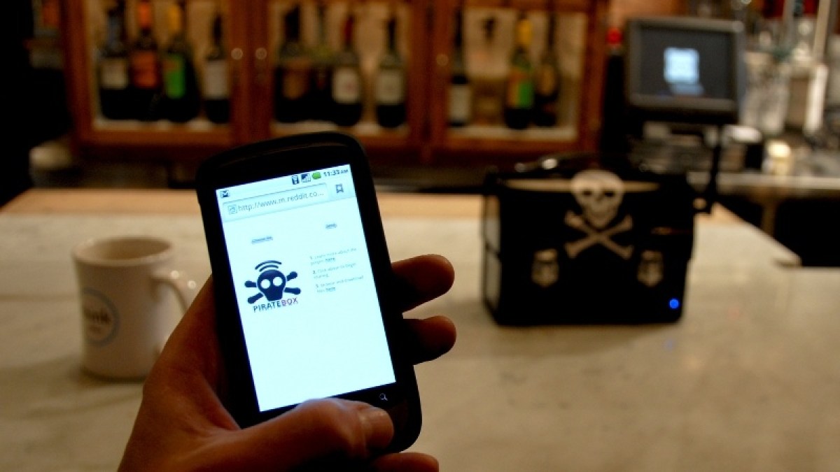 piratebox.jpg piratebox.jpg