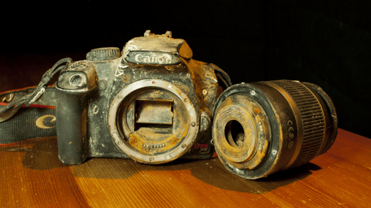 eos-1000d-corrosion.png eos-1000d-corrosion.png