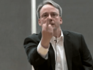 Linus Torvalds synthétisant son point de vue. // Source : Oneminstory
