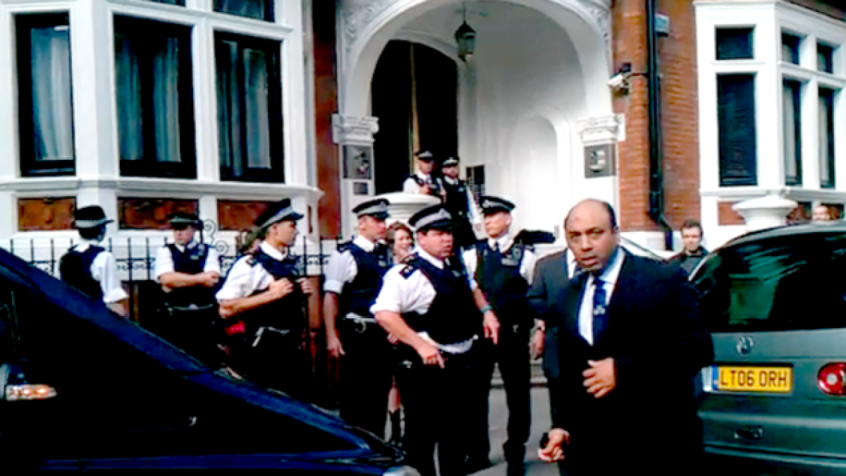 assange-equateur.png assange-equateur.png