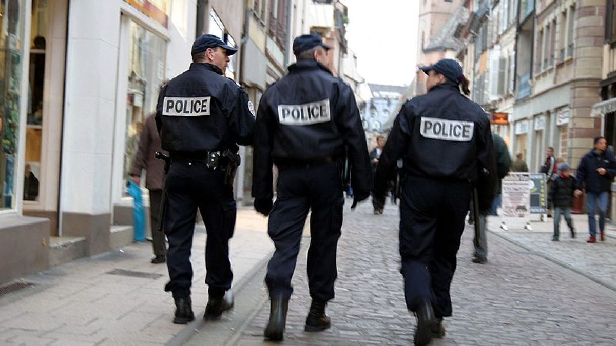 policenationaledos.jpg policenationaledos.jpg