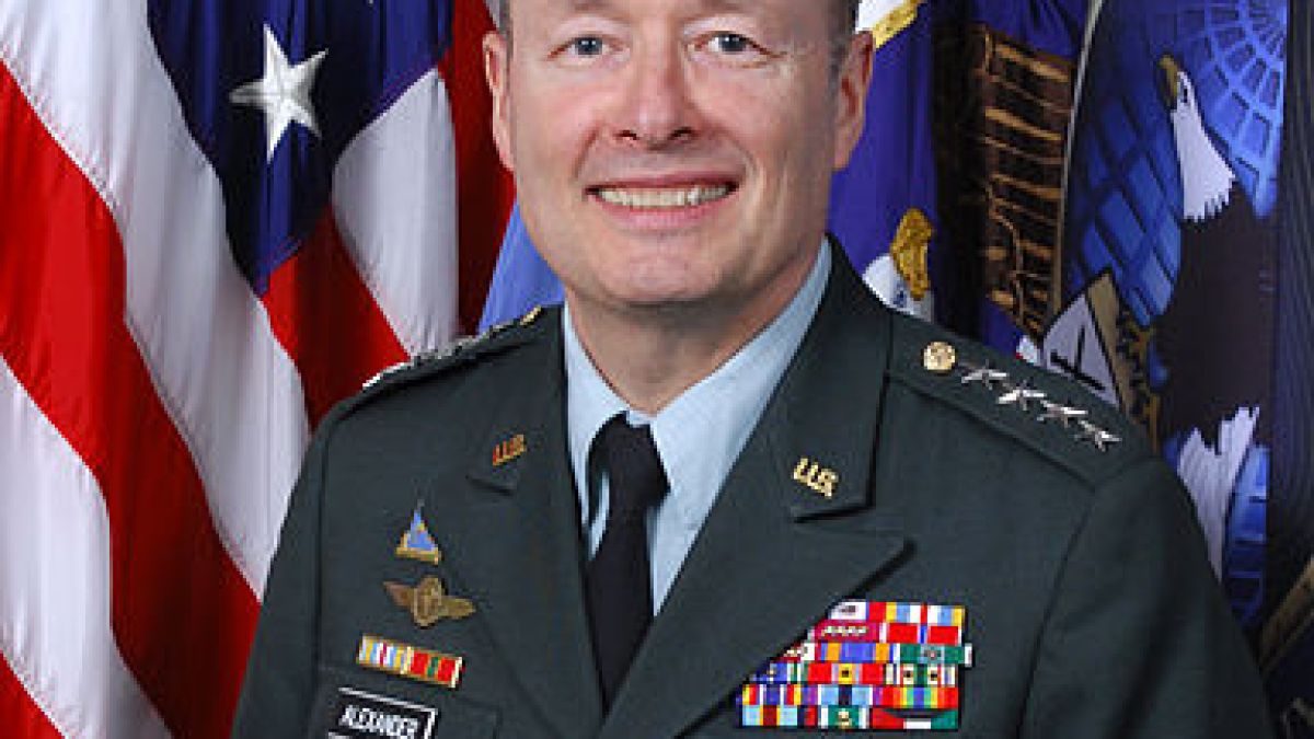 384px-keith_b._alexander_official_portrait.jpg 384px-keith_b._alexander_official_portrait.jpg