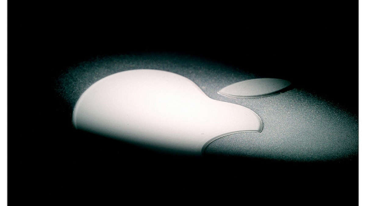 applelogosombre.jpg applelogosombre.jpg