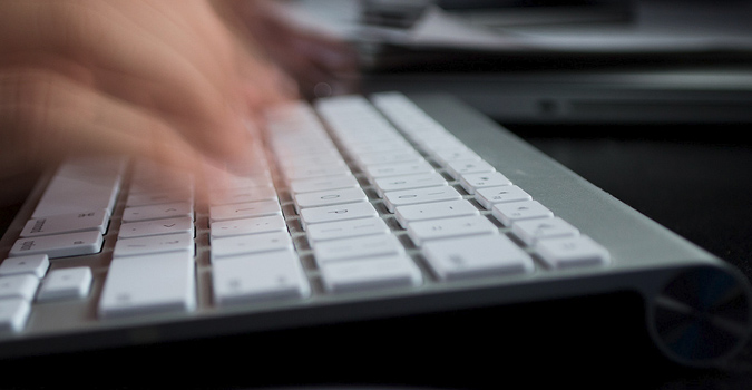 Les keyloggers permettent d'enregistrer et de transmettre en temps réel, ou par paquets, tout ce qui est saisi sur un clavier. Les keyloggers permettent d'enregistrer et de transmettre en temps réel, ou par paquets, tout ce qui est saisi sur un clavier.