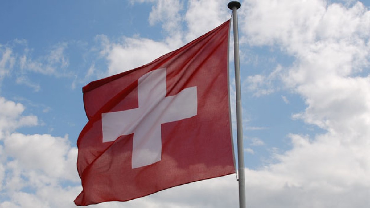 drapeausuisse.jpg drapeausuisse.jpg