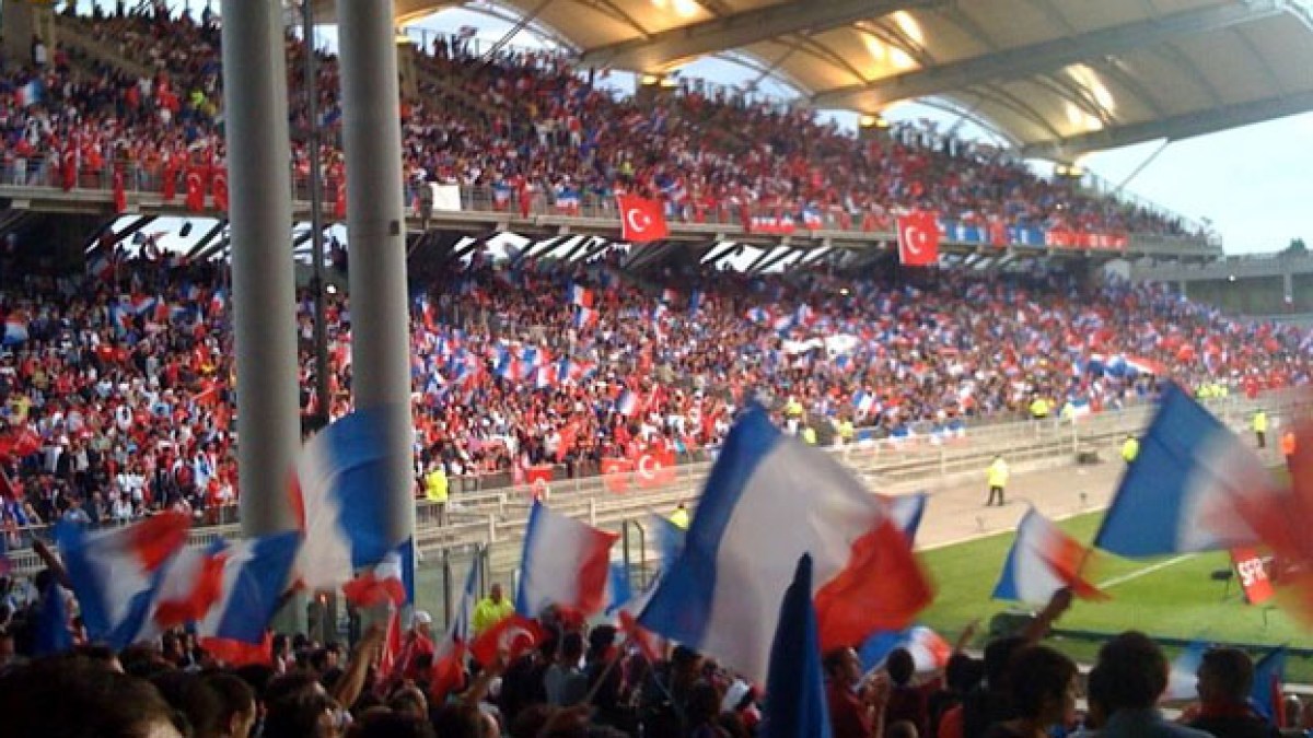 Et pourquoi pas du foot ? Et pourquoi pas du foot ?