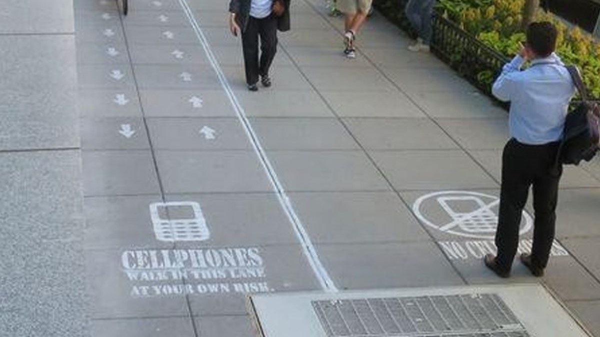 cellphones-lane.jpg cellphones-lane.jpg