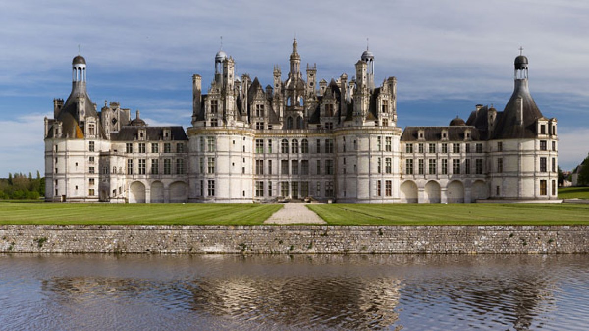 chambord_castle_northwest_facade.jpg chambord_castle_northwest_facade.jpg