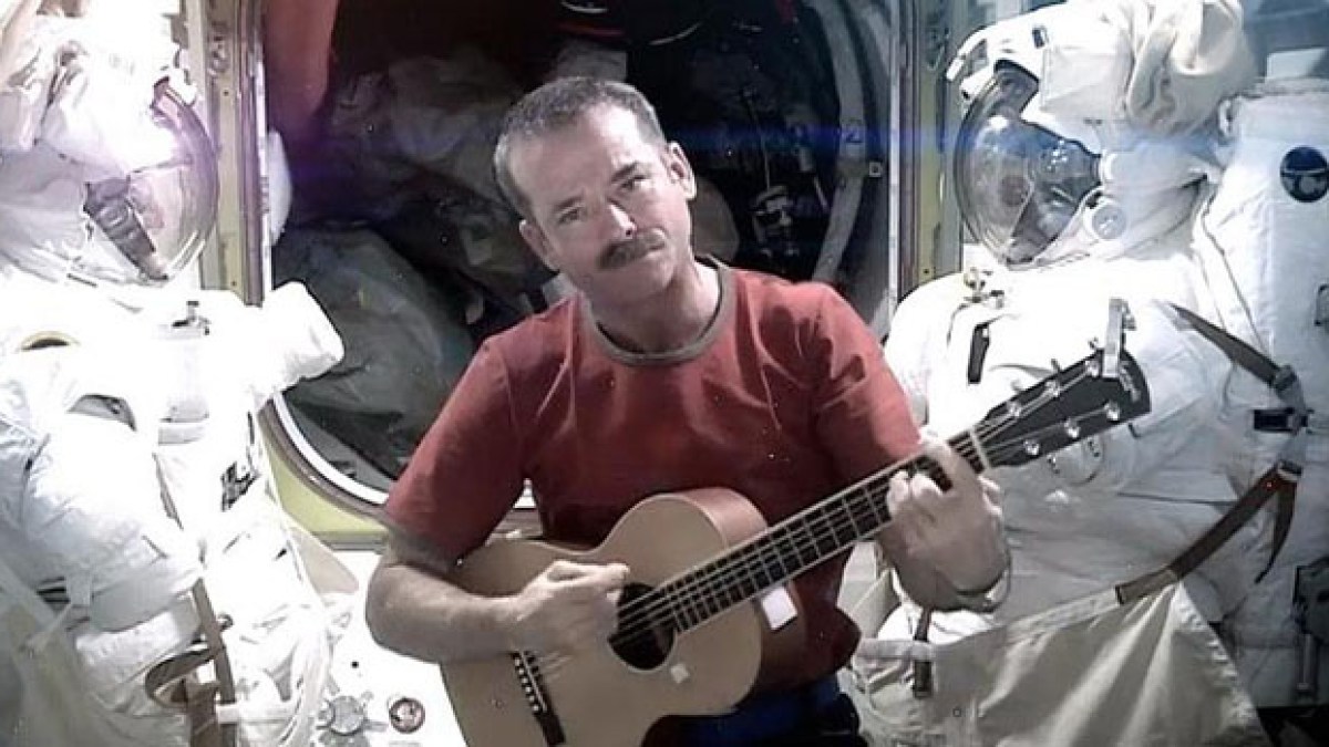 hadfield-space-oddity.jpg hadfield-space-oddity.jpg