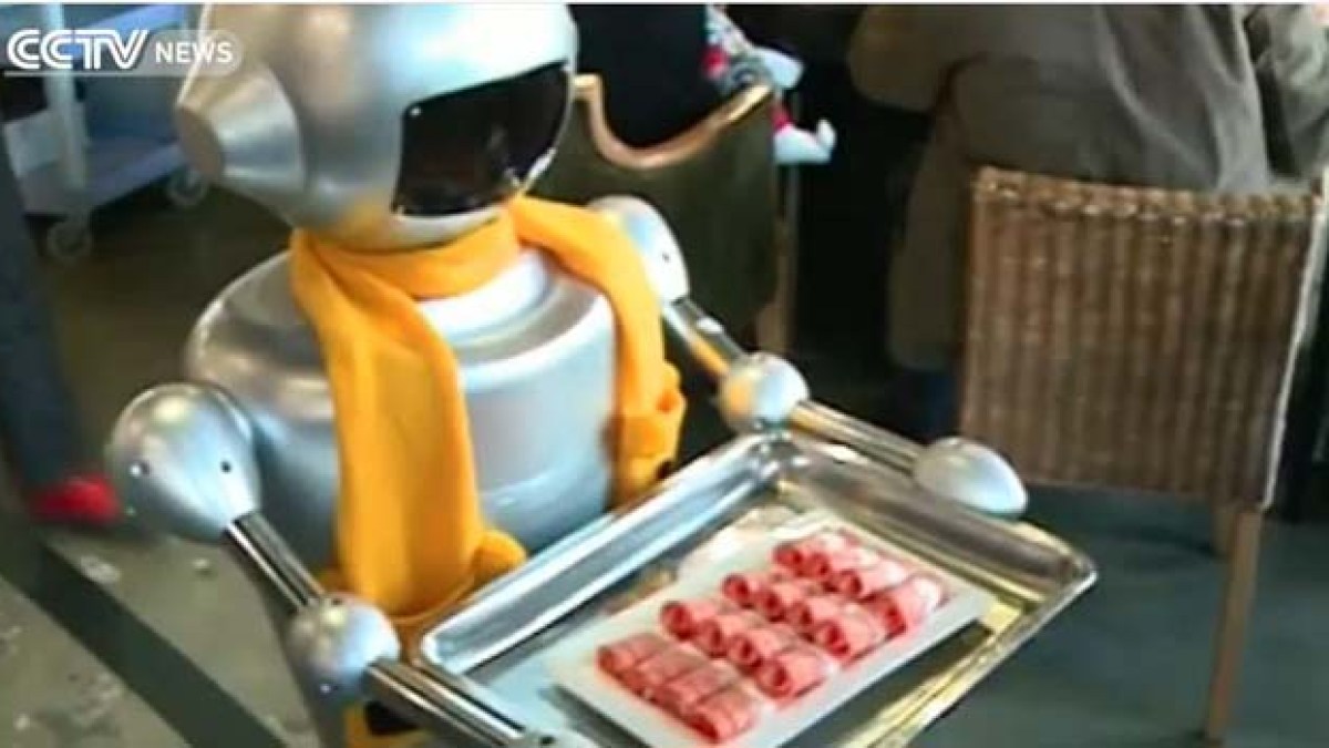 robotserveurrestaurant.jpg robotserveurrestaurant.jpg