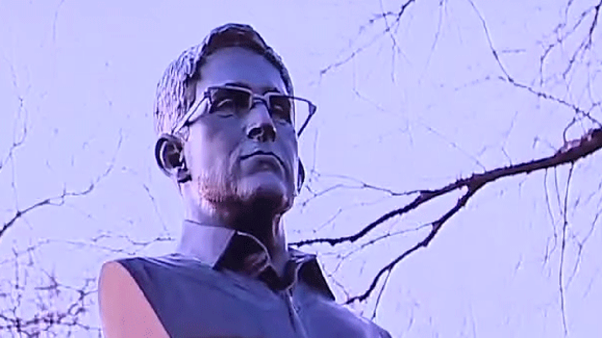 snowden-buste.gif snowden-buste.gif