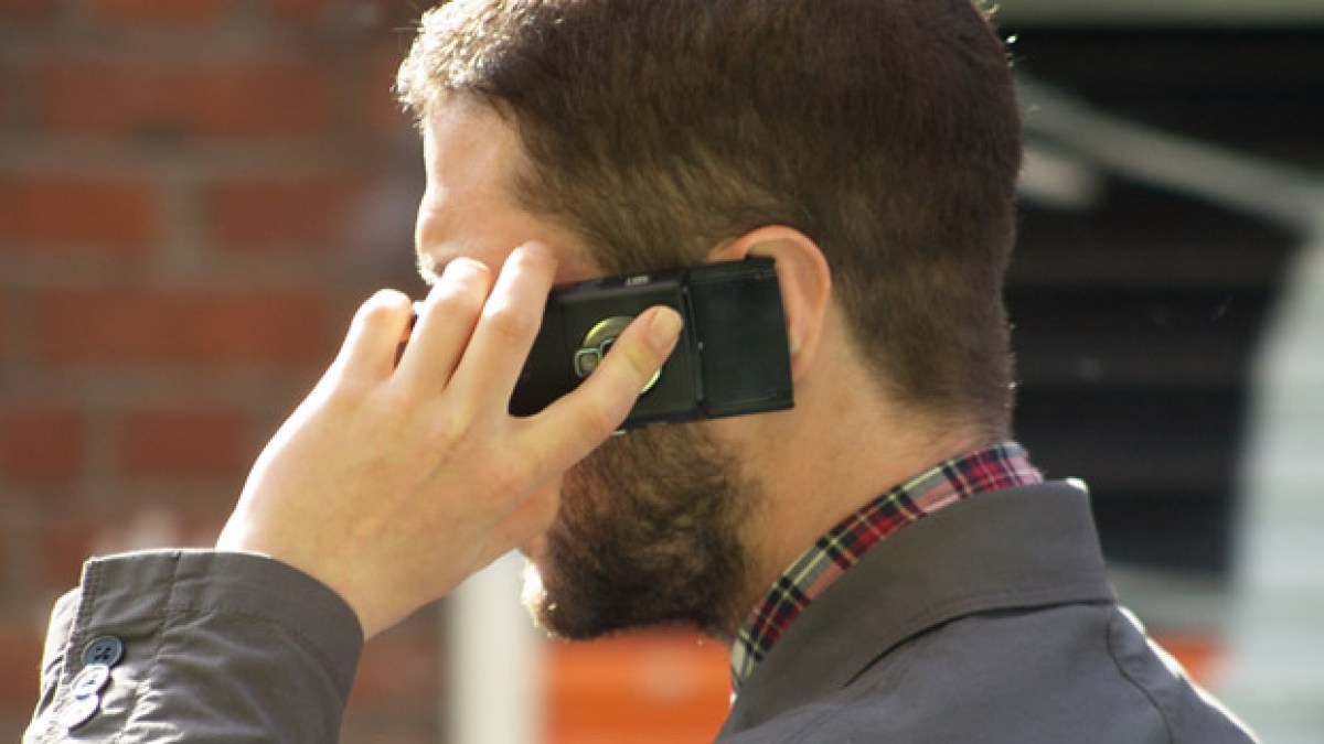 man_speaking_on_mobile_phone.jpg man_speaking_on_mobile_phone.jpg
