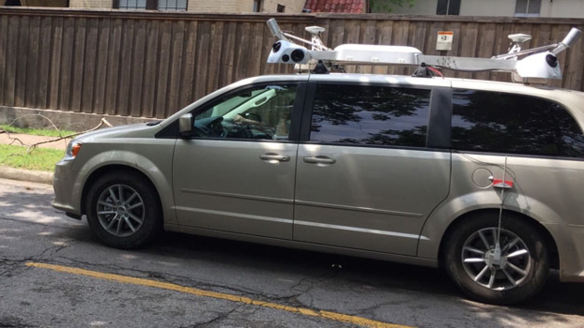 apple-van.jpg apple-van.jpg