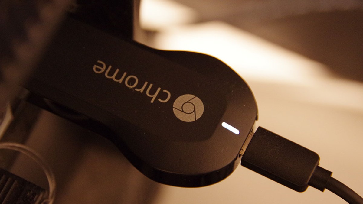 chromecast_plugged_into_tv.jpg chromecast_plugged_into_tv.jpg