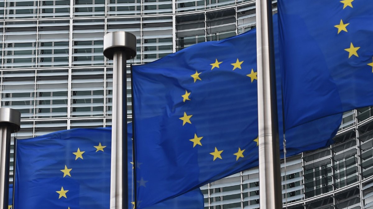 commissioneu-1200.jpg commissioneu-1200.jpg