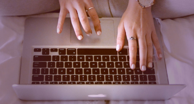 surfer-internet-femme.jpg surfer-internet-femme.jpg