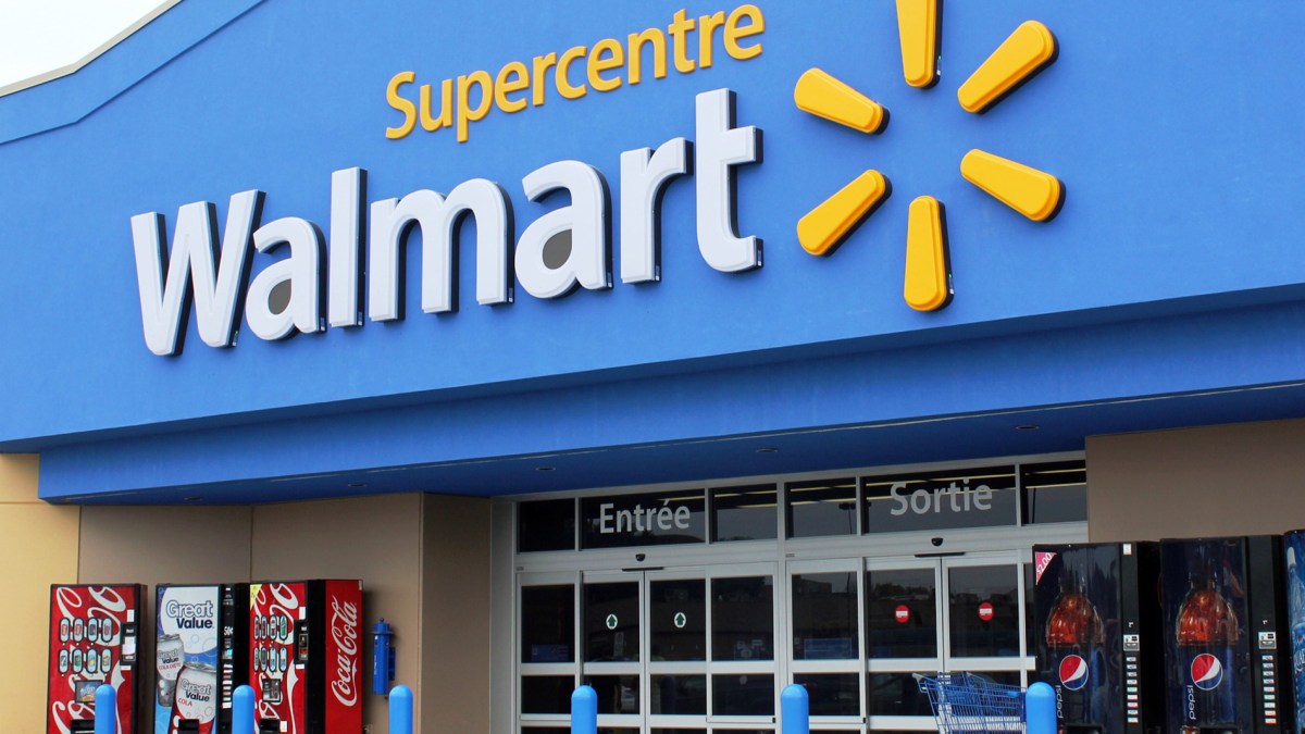 walmart-facade walmart-facade