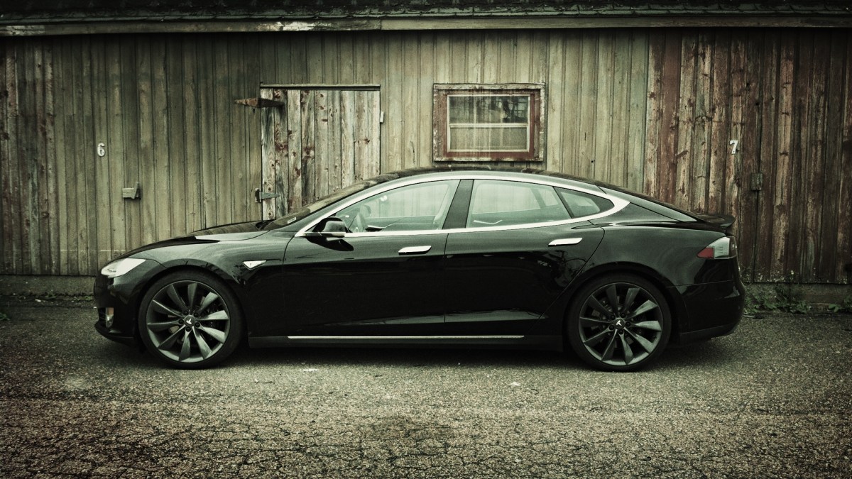 2013_Tesla-Model-S-P85-black 2013_Tesla-Model-S-P85-black
