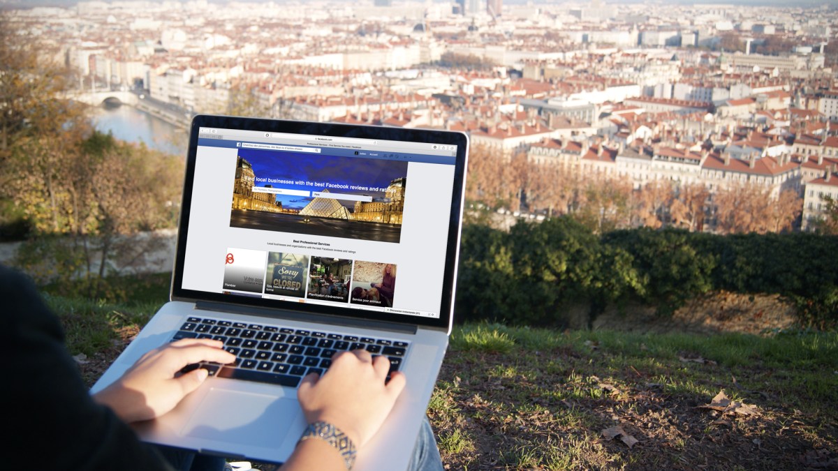 macbook-retina-facebook macbook-retina-facebook