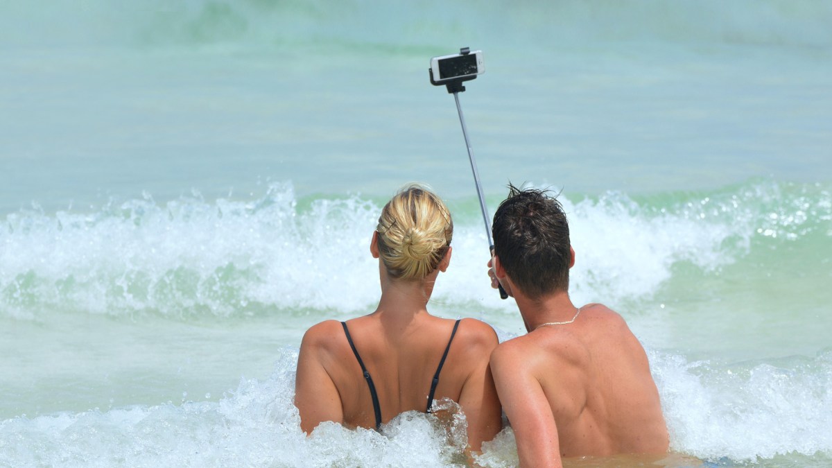 selfie-couple-plage selfie-couple-plage