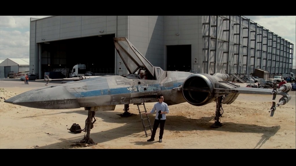Un X-Wing dans les studios. Un X-Wing dans les studios.
