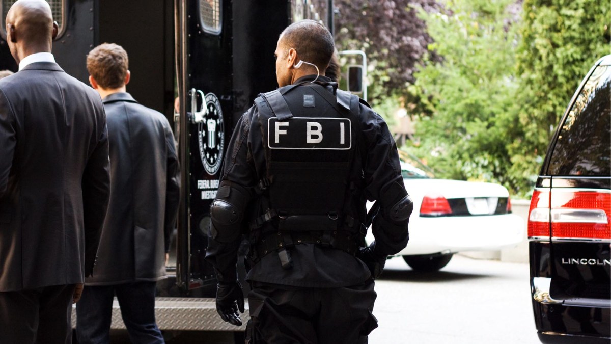 Un agent du FBI sur le terrain. // Source : Shinsuke Ikegame Un agent du FBI sur le terrain. // Source : Shinsuke Ikegame