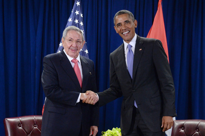 Le président Barack Obama et le président Raul Castro Le président Barack Obama et le président Raul Castro