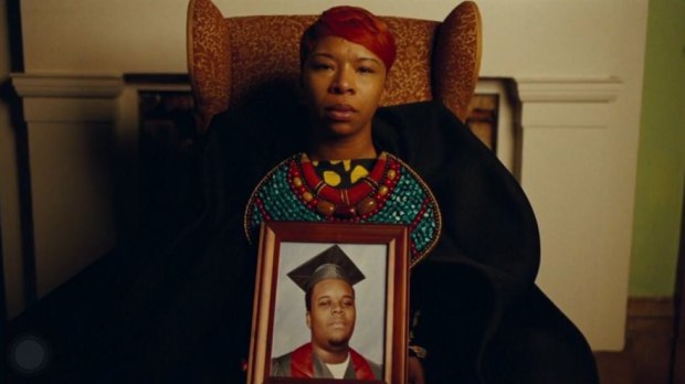 La mère de Michael Brown dans Lemonade La mère de Michael Brown dans Lemonade