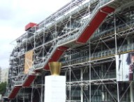 https://de.wikipedia.org/wiki/Datei:Centre_Georges-Pompidou_2007.jpg
