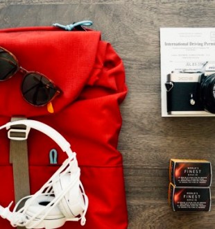 clothes-travel-voyage-backpack