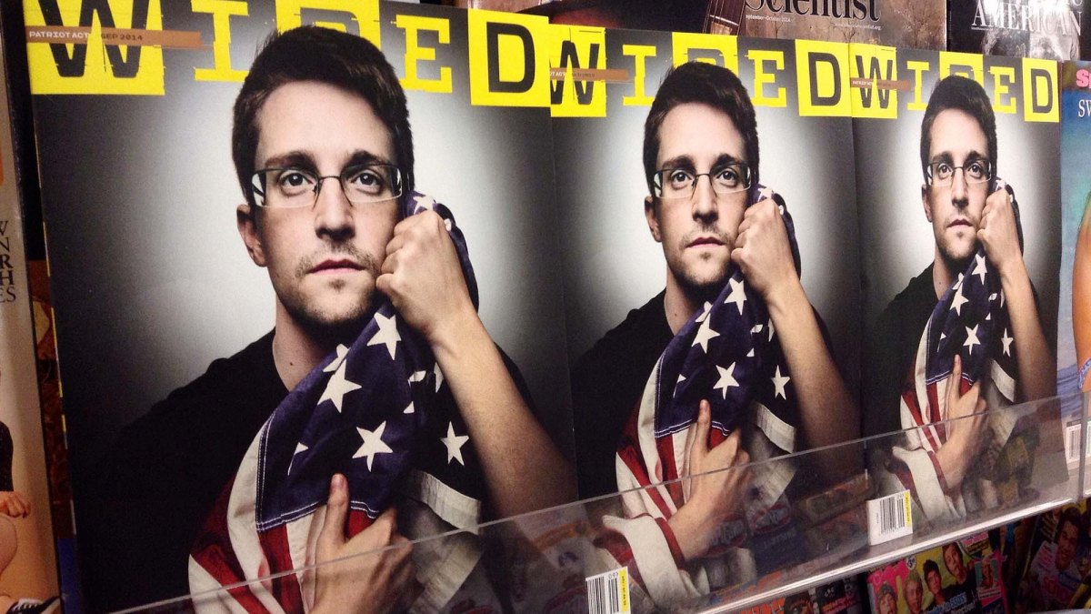Edward Snowden, l'homme par qui tout a été révélé. // Source : Mike Mozart Edward Snowden, l'homme par qui tout a été révélé. // Source : Mike Mozart