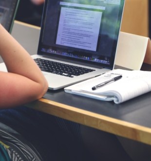 notes-macbook-study-conference