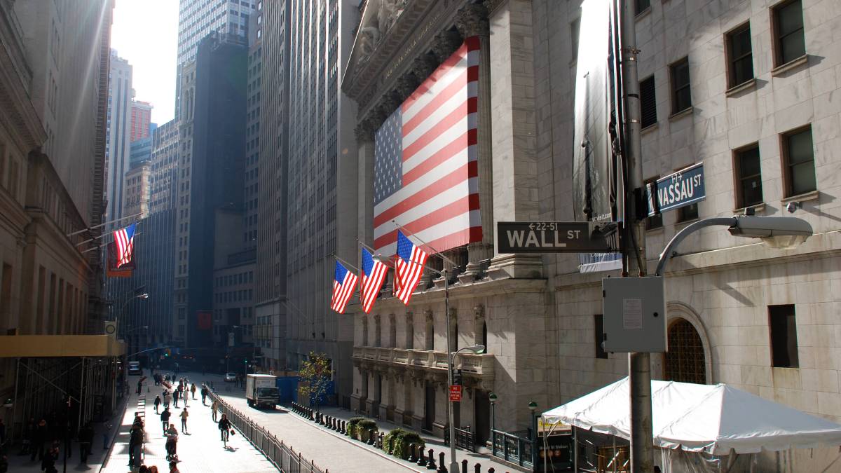 wall_street_dave_center wall_street_dave_center