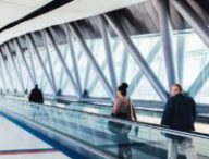 Dans un aéroport. // Source : Negative Space