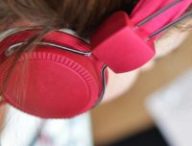 Un ado de 16 ans est mort par électrocution, à cause de ses écouteurs. // Source : CC Pexels