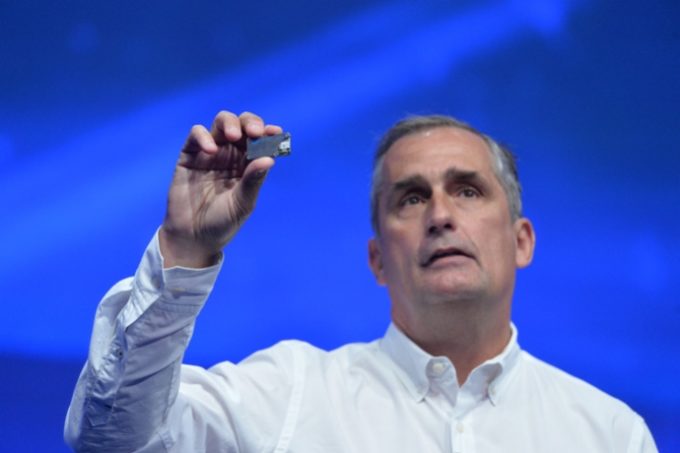 Krzanich_keynote-08-690x460_c Krzanich_keynote-08-690x460_c
