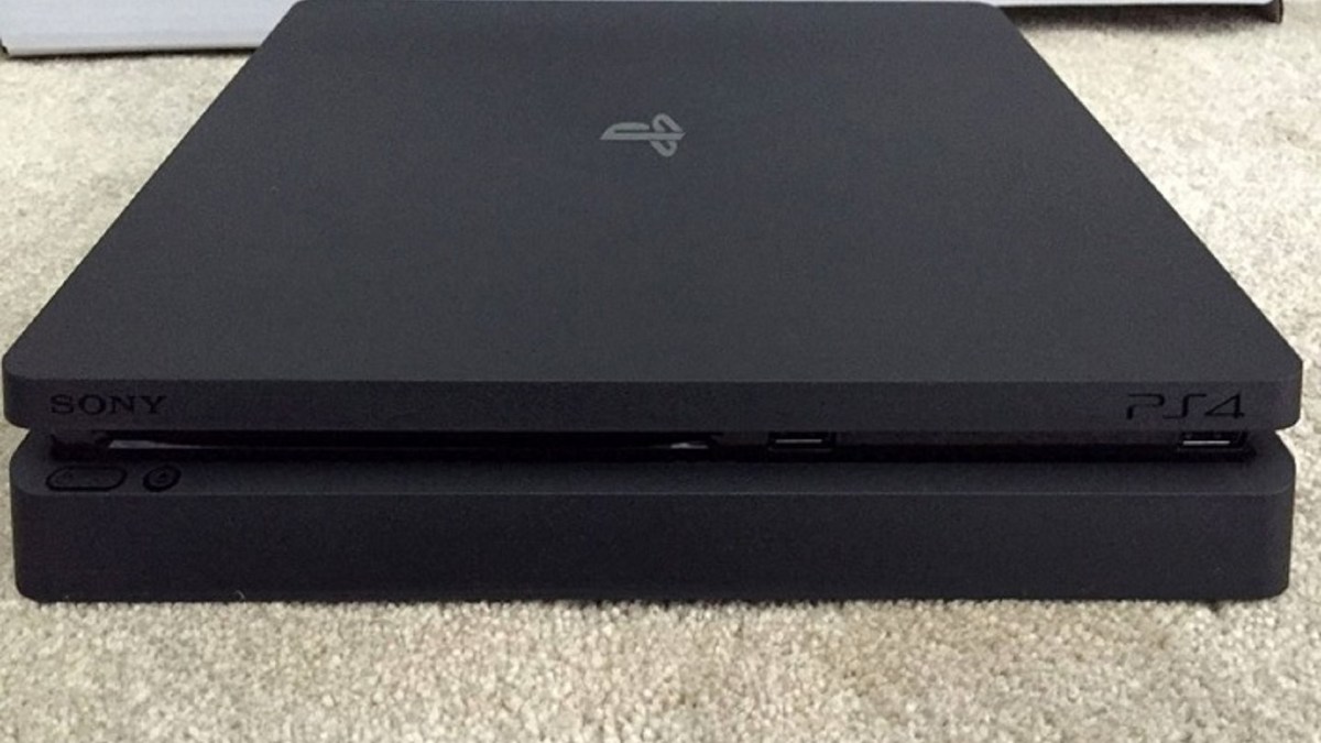 PLayStation-4-Slim PLayStation-4-Slim