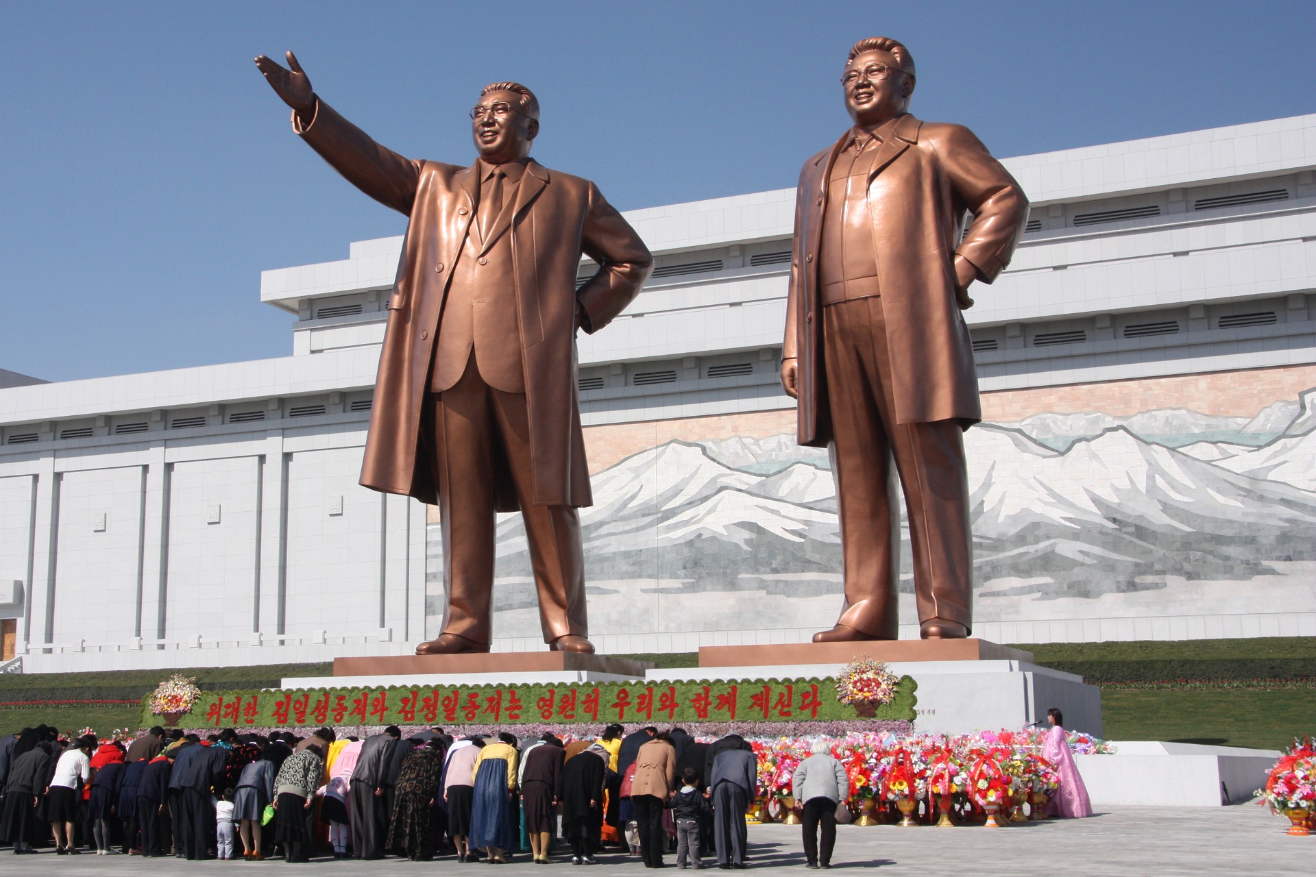 The_statues_of_Kim_Il_Sung_and_Kim_Jong_Il_on_Mansu_Hill_in_Pyongyang_(april_2012) The_statues_of_Kim_Il_Sung_and_Kim_Jong_Il_on_Mansu_Hill_in_Pyongyang_(april_2012)