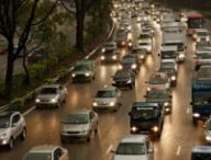 Traffic_congestion_near_the_National_University_Hospital,_Singapore_-_20110405