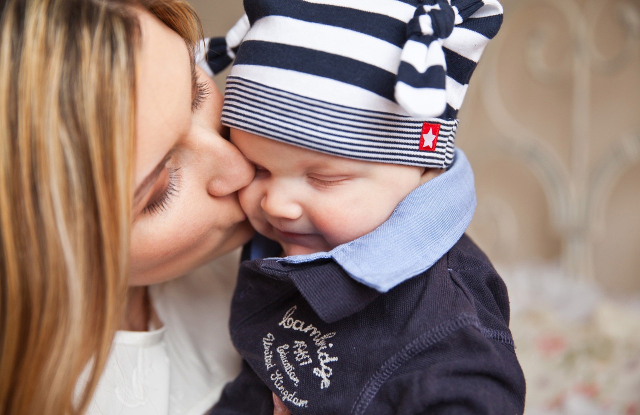 baby-baby-with-mom-mother-kiss-tenderness-67663 baby-baby-with-mom-mother-kiss-tenderness-67663