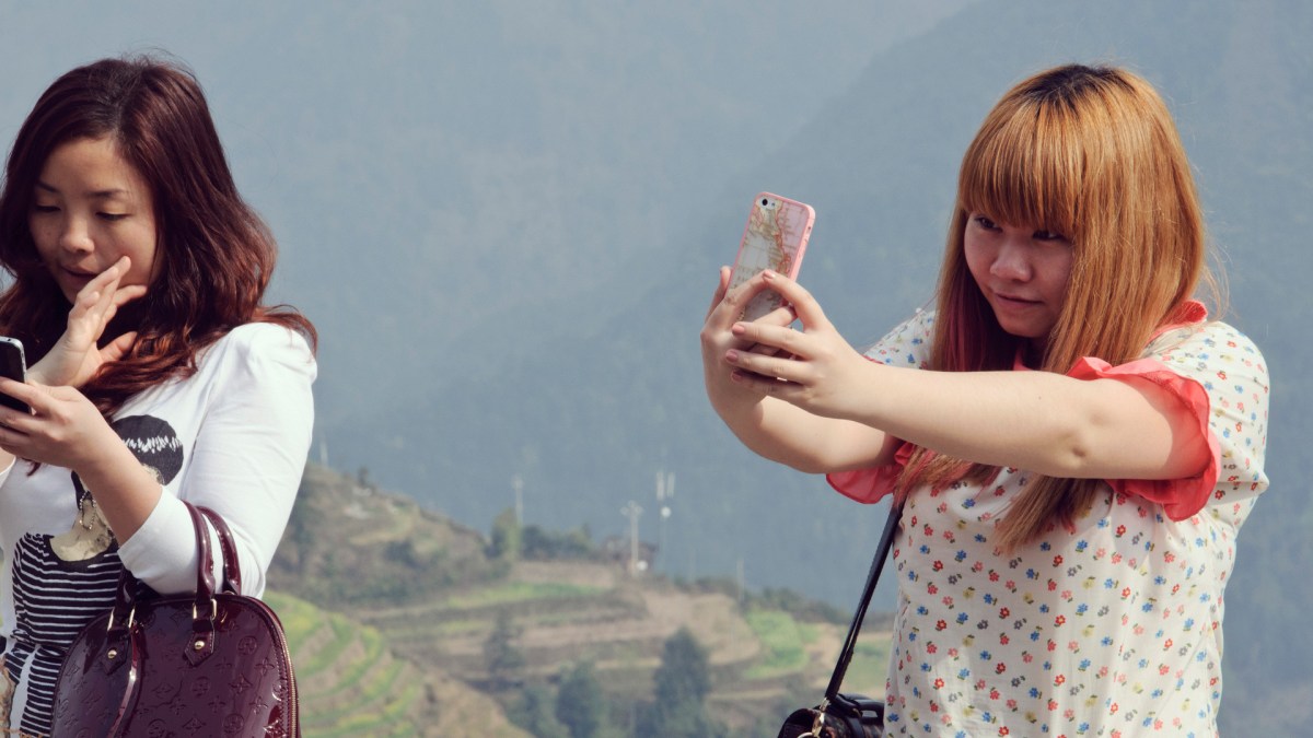 chine-fille-smartphone chine-fille-smartphone