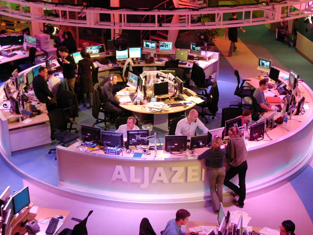 Le centre névralgique d'Al Jazeera English, à Doha. Le Qatar est un pays très mélangé, essentiellement asiatique. Le centre névralgique d'Al Jazeera English, à Doha. Le Qatar est un pays très mélangé, essentiellement asiatique.