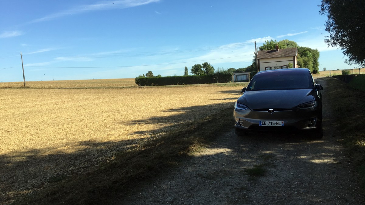 tesla-model-x-une tesla-model-x-une