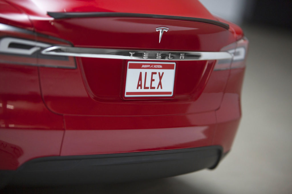 910-img-inset-license-plate 910-img-inset-license-plate